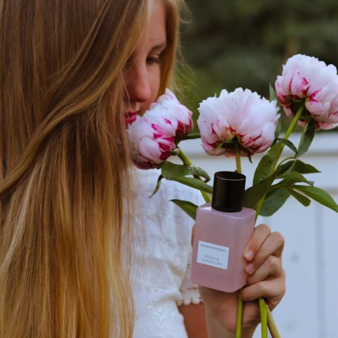 Banana Republic Peony & Peppercorn EDP - Image 3