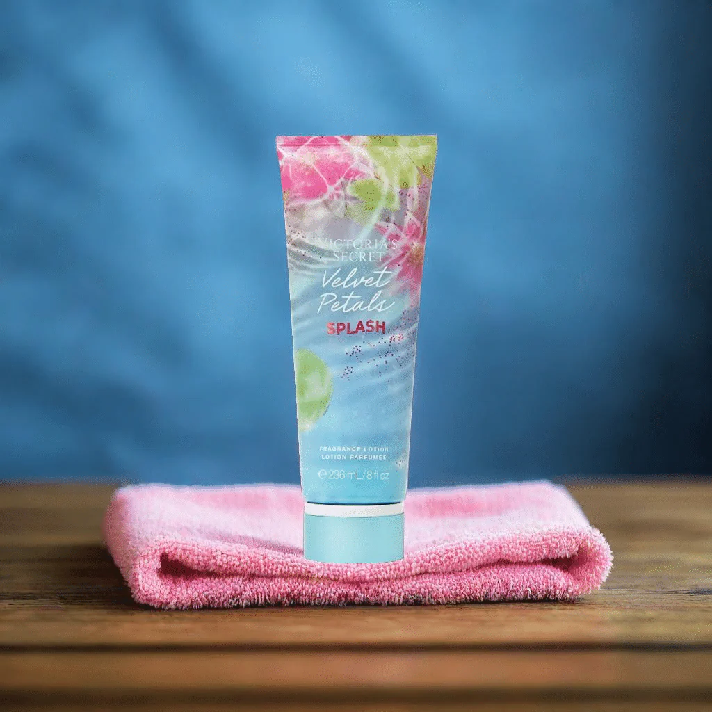 Victoria's Secret Velvet Petals Splash Fragrance Lotion - Image 3